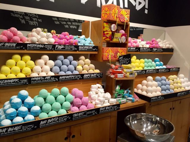 make lush bath bombs